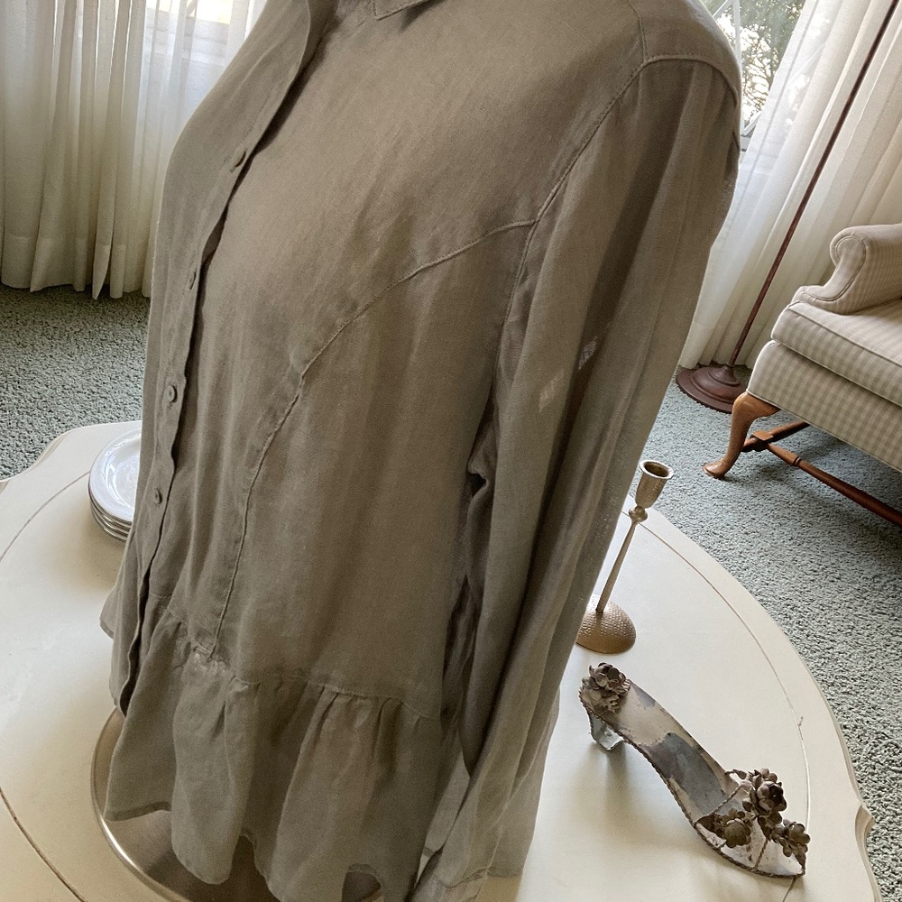 Tahari Gray Linen Blouse with Peplum Hemline, NWT, Size 1X - Picture 3 of 5